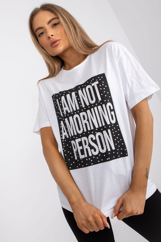 Balts T-krekls ar aplikāciju un īsām... Balts T-krekls ar aplikāciju un īsām...