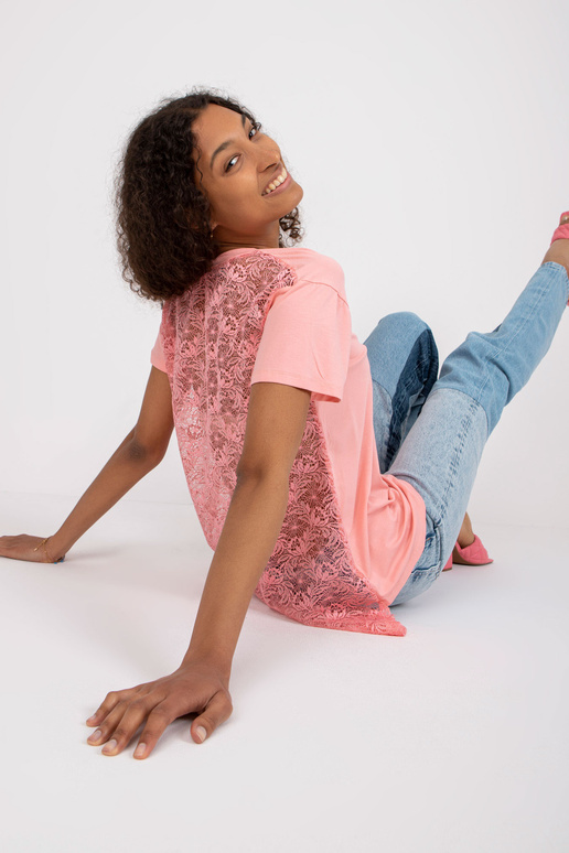 Gaiši rozā viskozes blūze ar mežģīnēm... Gaiši rozā viskozes blūze ar mežģīnēm...