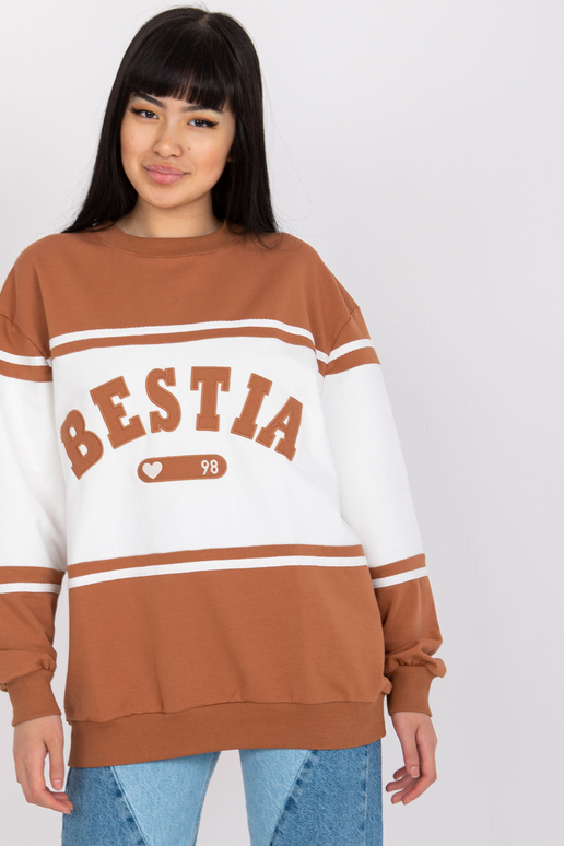 Brūns un balts sporta krekls bez...