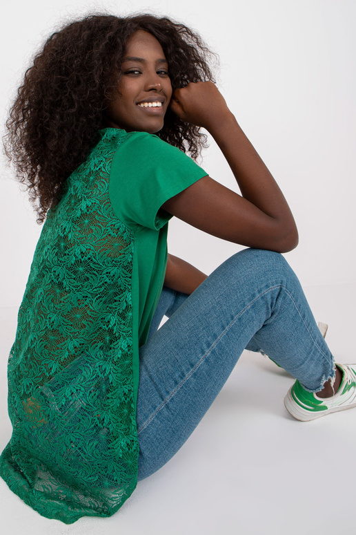 Tumši zaļa brīva blūze ar mežģīņu muguru Tumši zaļa brīva blūze ar mežģīņu muguru