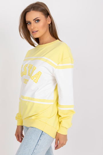 Dzeltens un balts džemperis...