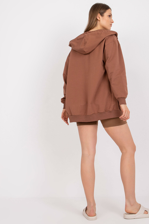 Brūns trīsdaļīgs pamatkomplekts ar... Brūns trīsdaļīgs pamatkomplekts ar...