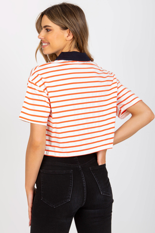 Balts un oranžs īss polo krekls ar... Balts un oranžs īss polo krekls ar...