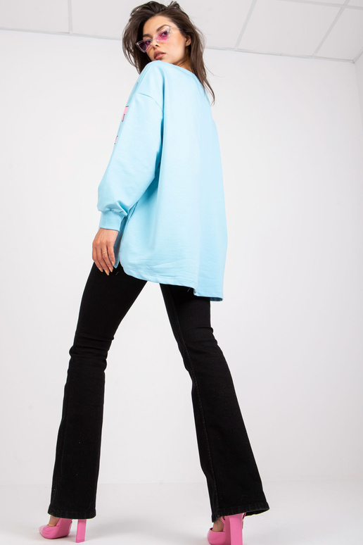 Gaiši zils un rozā sporta krekls ar... Gaiši zils un rozā sporta krekls ar...