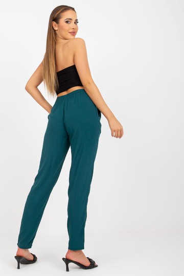 Tumši zaļas viegla vasaras...