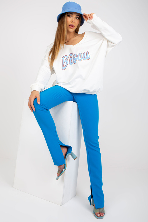 Balts un zils sporta krekls bez... Balts un zils sporta krekls bez...