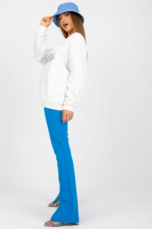 Balts un zils sporta krekls bez... Balts un zils sporta krekls bez...