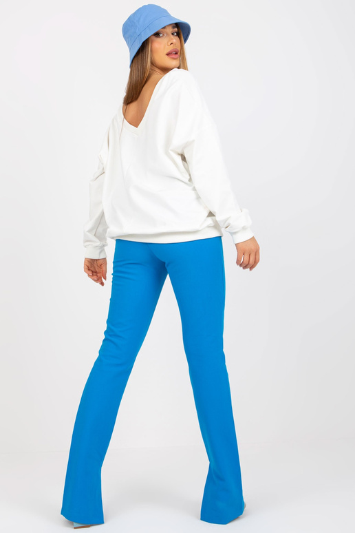 Balts un zils sporta krekls bez... Balts un zils sporta krekls bez...