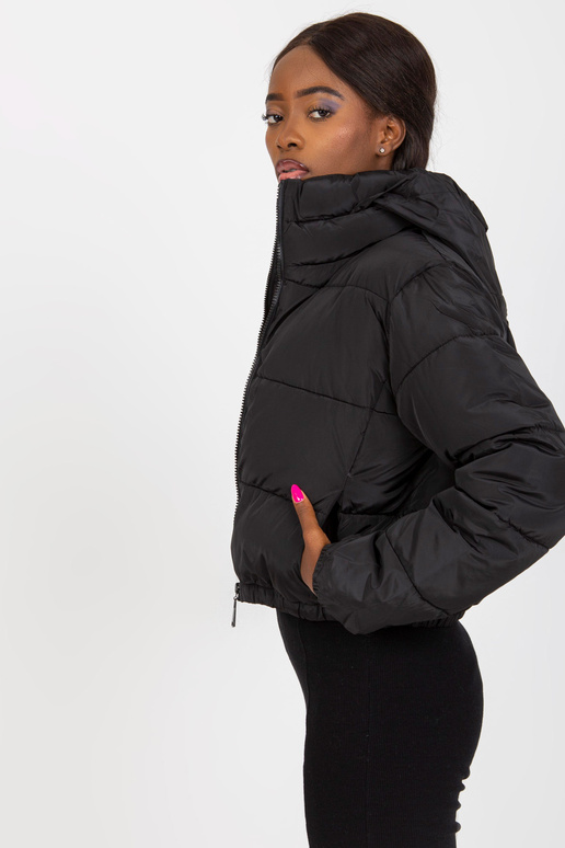 Iseline melna ziemas jaka ar īsu kapuci Iseline melna ziemas jaka ar īsu kapuci