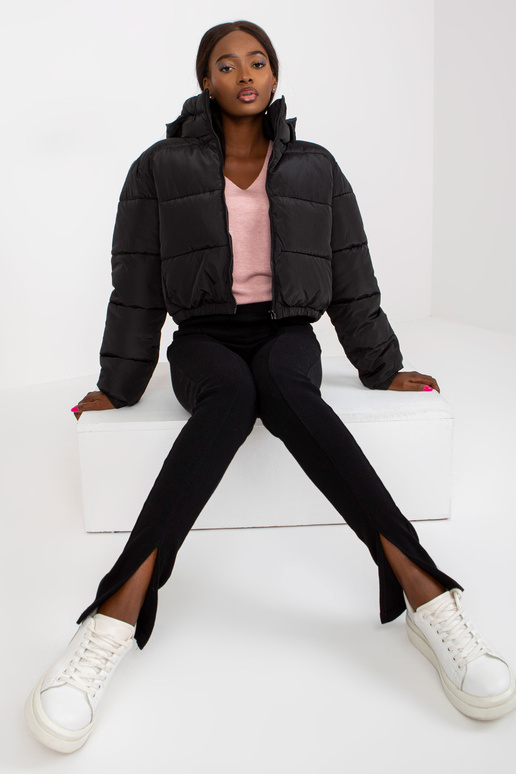 Iseline melna ziemas jaka ar īsu kapuci Iseline melna ziemas jaka ar īsu kapuci