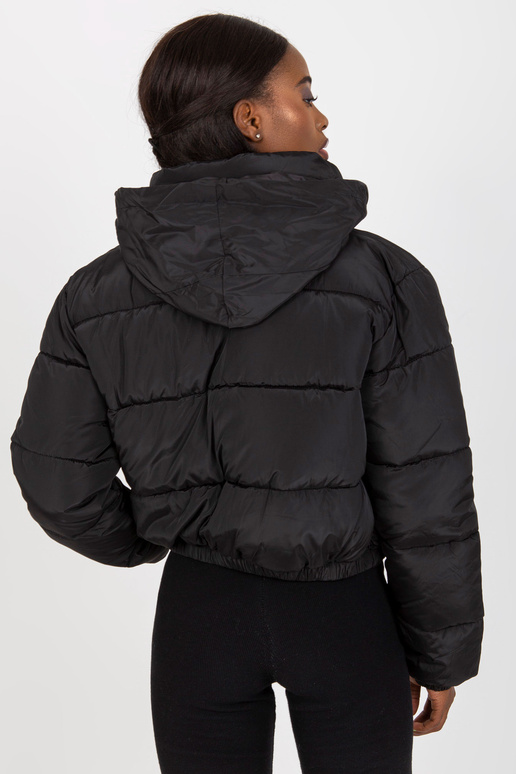 Iseline melna ziemas jaka ar īsu kapuci Iseline melna ziemas jaka ar īsu kapuci