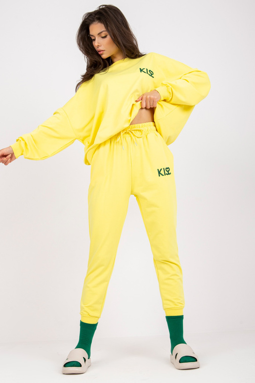 Dzeltens divdaļīgs sporta tērpa...