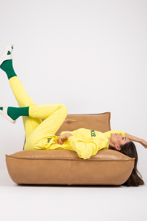 Dzeltens divdaļīgs sporta tērpa...