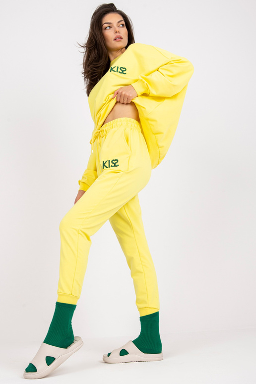 Dzeltens divdaļīgs sporta tērpa...