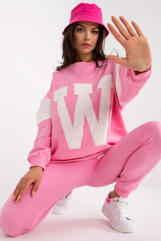 Rozā un baltā kokvilnas sporta tērpa...