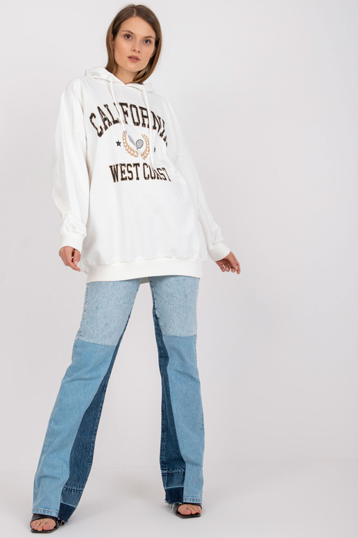 Balts sporta krekls ar oversize apdruku