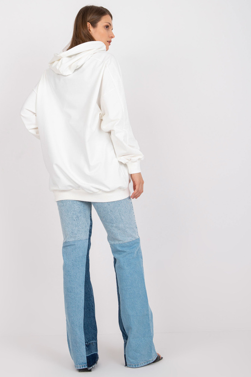 Balts sporta krekls ar oversize apdruku