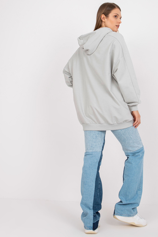 Pelēks sporta krekls ar apdruku un... Pelēks sporta krekls ar apdruku un...