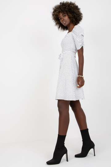 Balta punktveida minikleita...