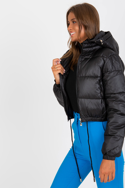 Melna īsa ziemas jaka ar kapuci Melna īsa ziemas jaka ar kapuci