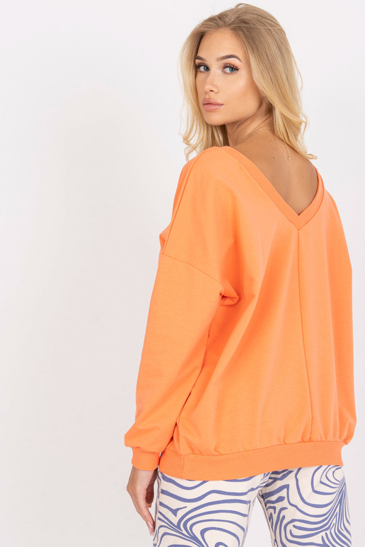 Džemperis ar oranži melnu apdruku ar... Džemperis ar oranži melnu apdruku ar...