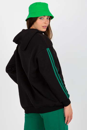 Melns džemperis ar kapuci...