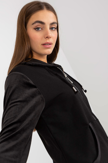 Melns kokvilnas džemperis... 2