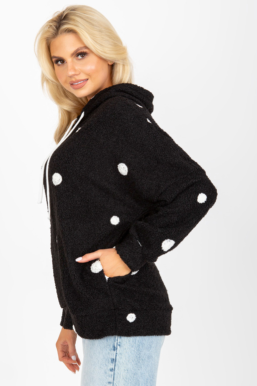 Melna kažokādas kapuce ar kabatām