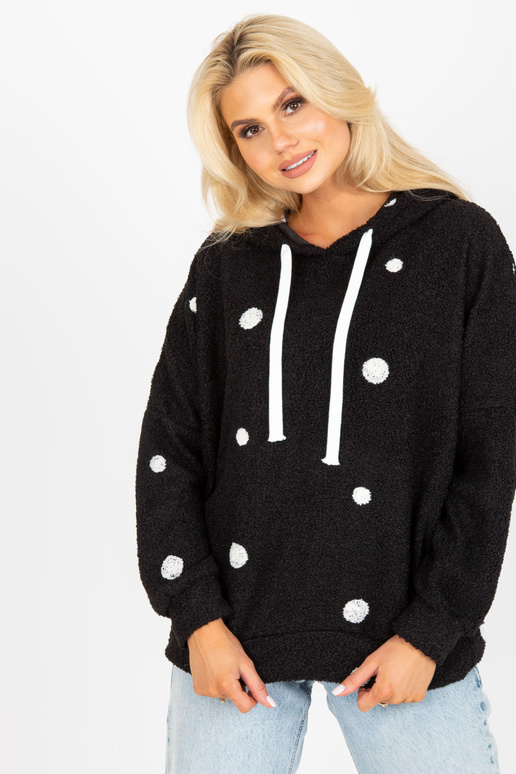 Melna kažokādas kapuce ar kabatām