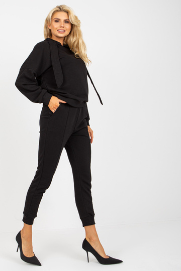 Melns divdaļīgs sporta...