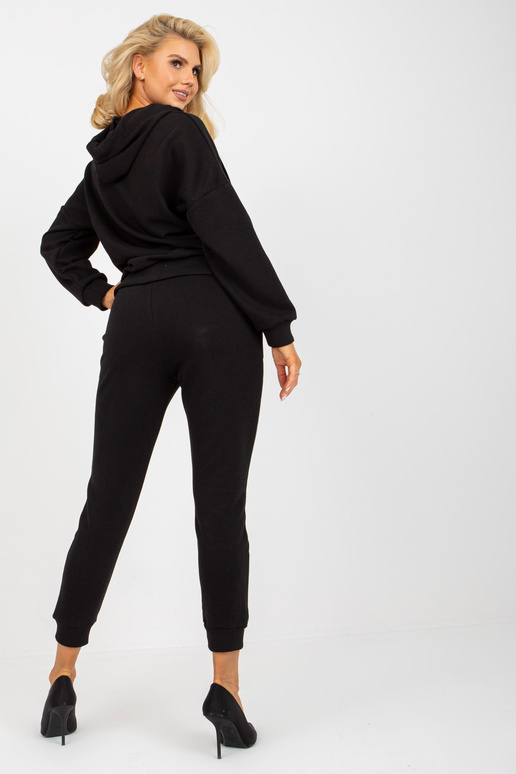 Melns divdaļīgs sporta krekla... Melns divdaļīgs sporta krekla...