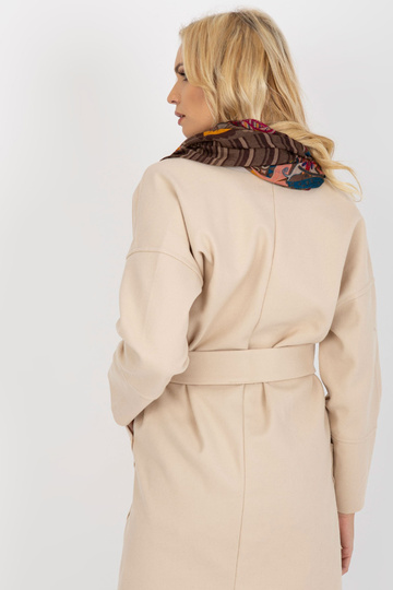 Dunkelbeiger Schlingenkamin...