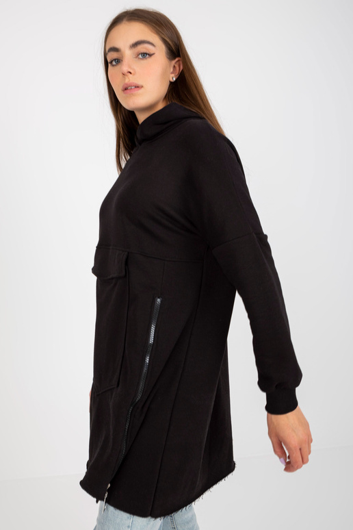 Melns sieviešu garais džemperis ar... Melns sieviešu garais džemperis ar...