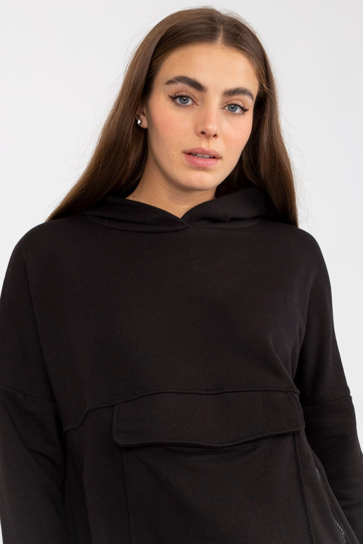 Melns sieviešu garais džemperis ar... Melns sieviešu garais džemperis ar...