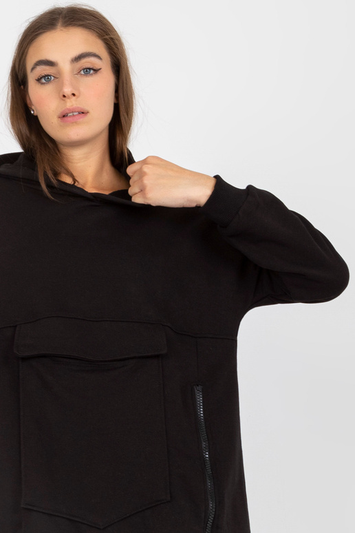 Melns sieviešu garais džemperis ar... Melns sieviešu garais džemperis ar...