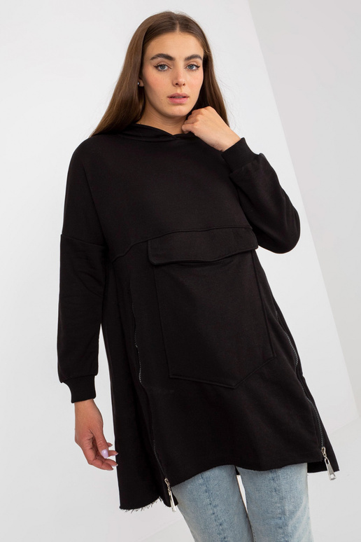 Melns sieviešu garais džemperis ar... Melns sieviešu garais džemperis ar...