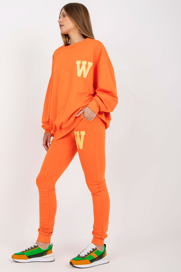 Oranžs sporta tērpa...