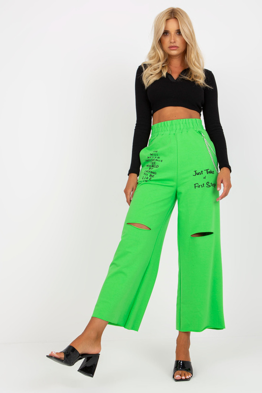 Gaiši zaļas sporta bikses ar platu...