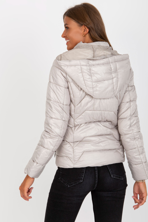 Gaiši pelēka stepēta pārejas jaka ar... Gaiši pelēka stepēta pārejas jaka ar...