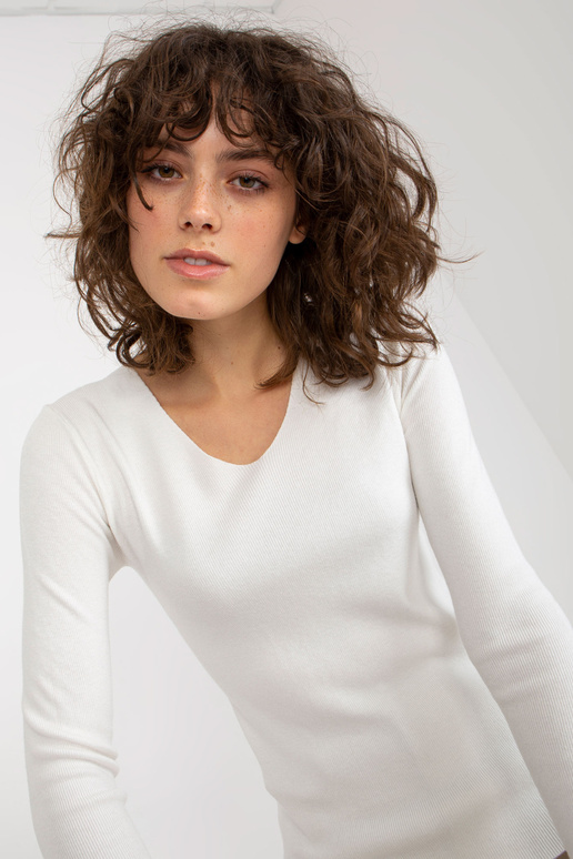 Balts, klasisks V veida kakla...