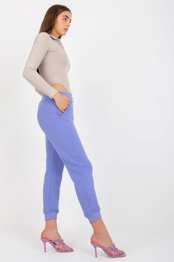 Gaiši purpursarkani...