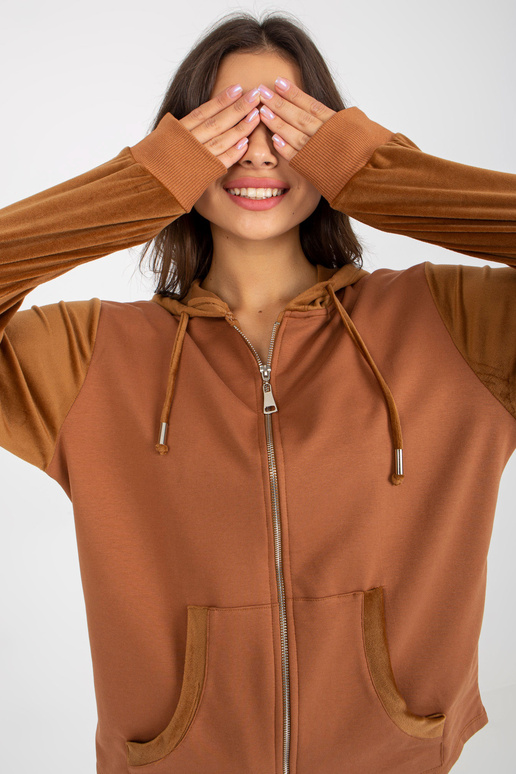 Gaiši brūns jakas džemperis ar kapuci...