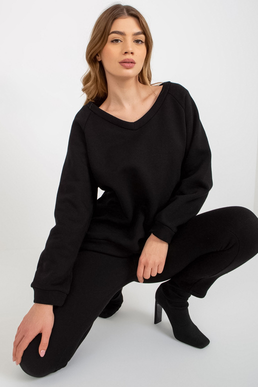 Melns divdaļīgs pamata komplekts ar V... Melns divdaļīgs pamata komplekts ar V...