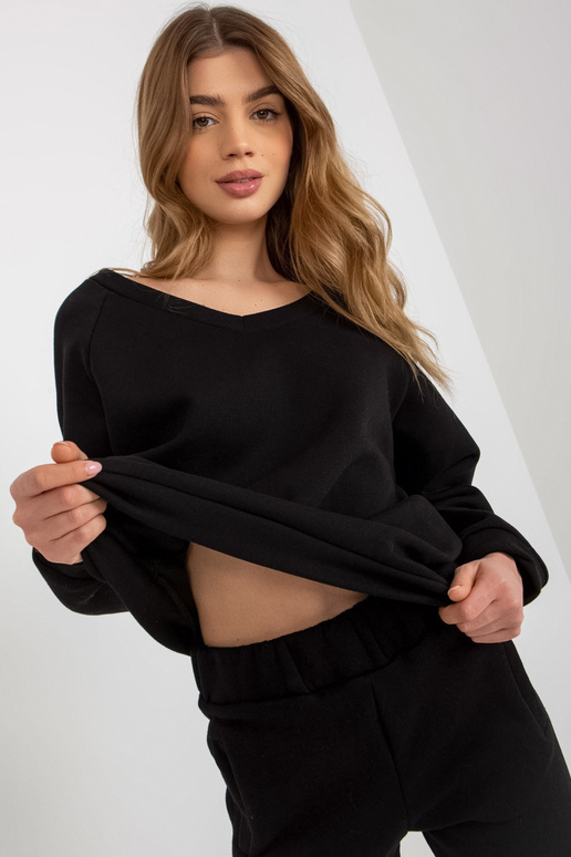 Melns divdaļīgs pamata komplekts ar V... Melns divdaļīgs pamata komplekts ar V...