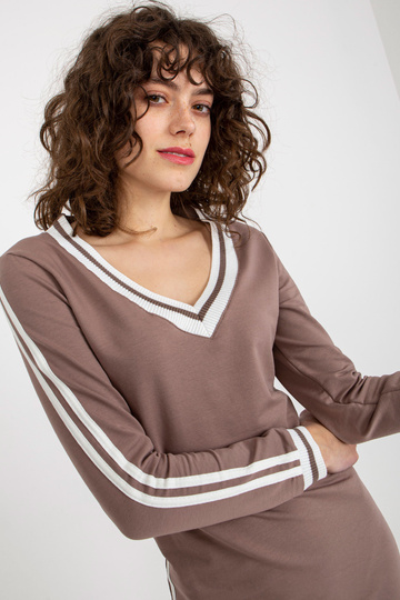 Brūna V veida kakla... 2