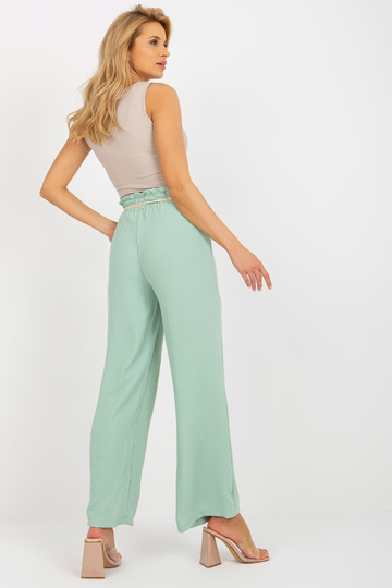 Gaiši zaļa auduma zviedru...