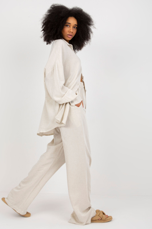 Gaiši bēšs vasaras komplekts ar... Gaiši bēšs vasaras komplekts ar...