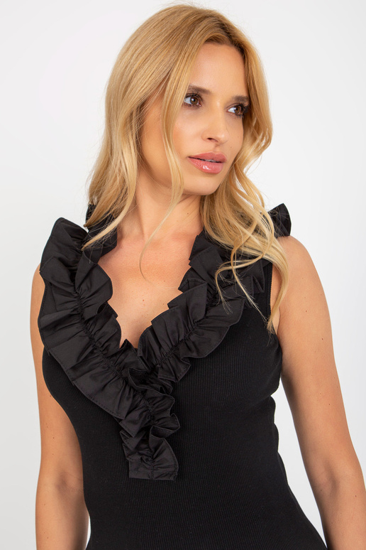 Melns rievotas V veida kakla augšdaļa