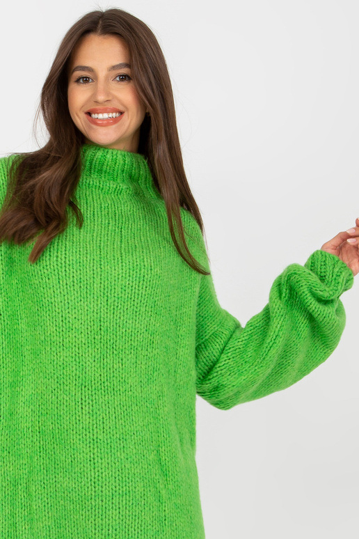 Gaiši zaļa trikotāžas kleita ar garām...