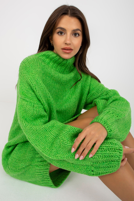 Gaiši zaļa trikotāžas kleita ar garām...